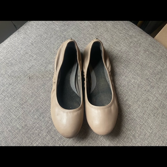 Cole Haan Shoes - Cole Haan zerogrand stagedoor stud ballet flat sz 8.5C maple sugar / nude / tan